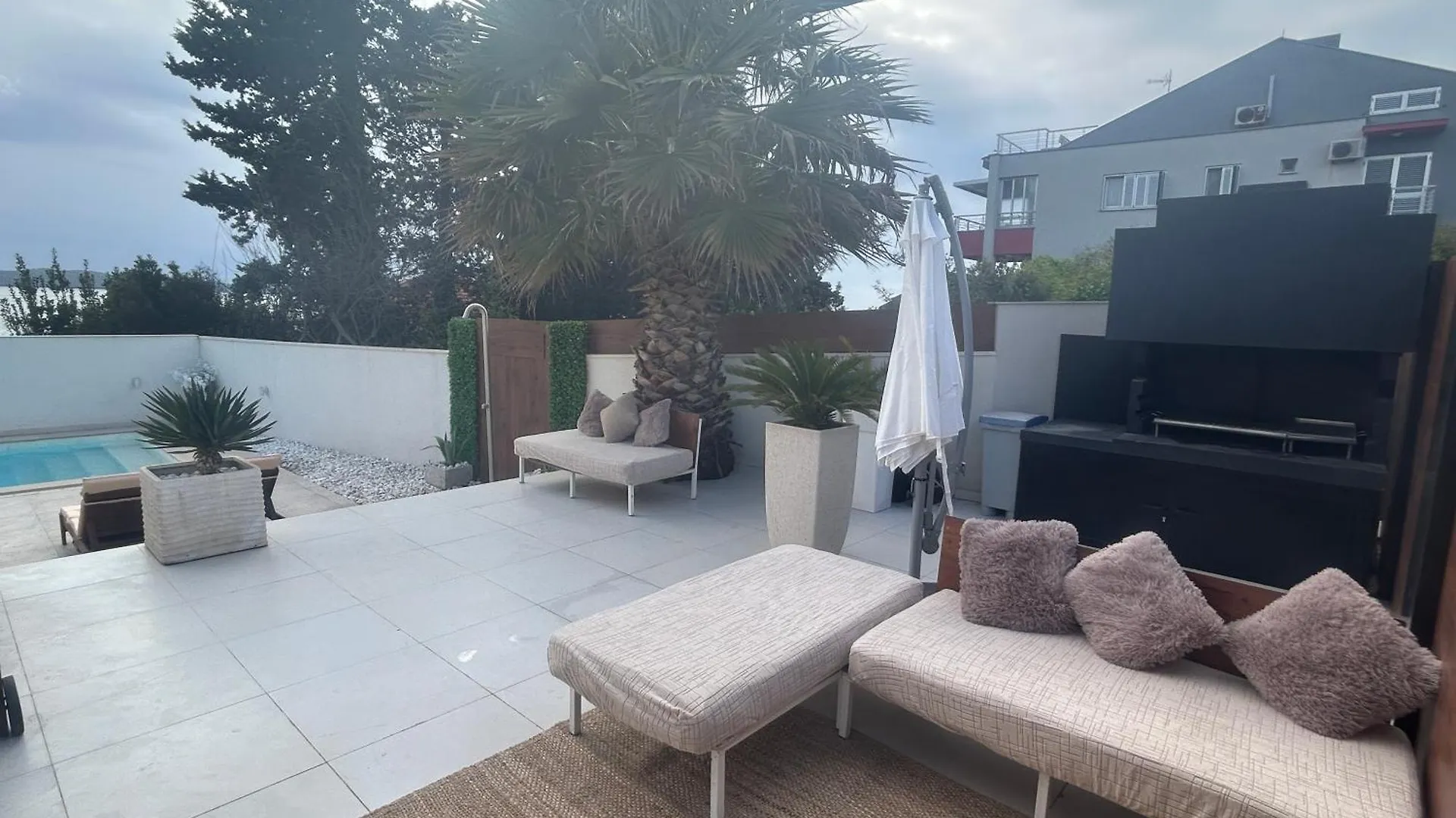 アパート Sea View Luxury Penthouse With Sauna, Jacuzzi And Pool In Villa Zadar Superior クロアチア
