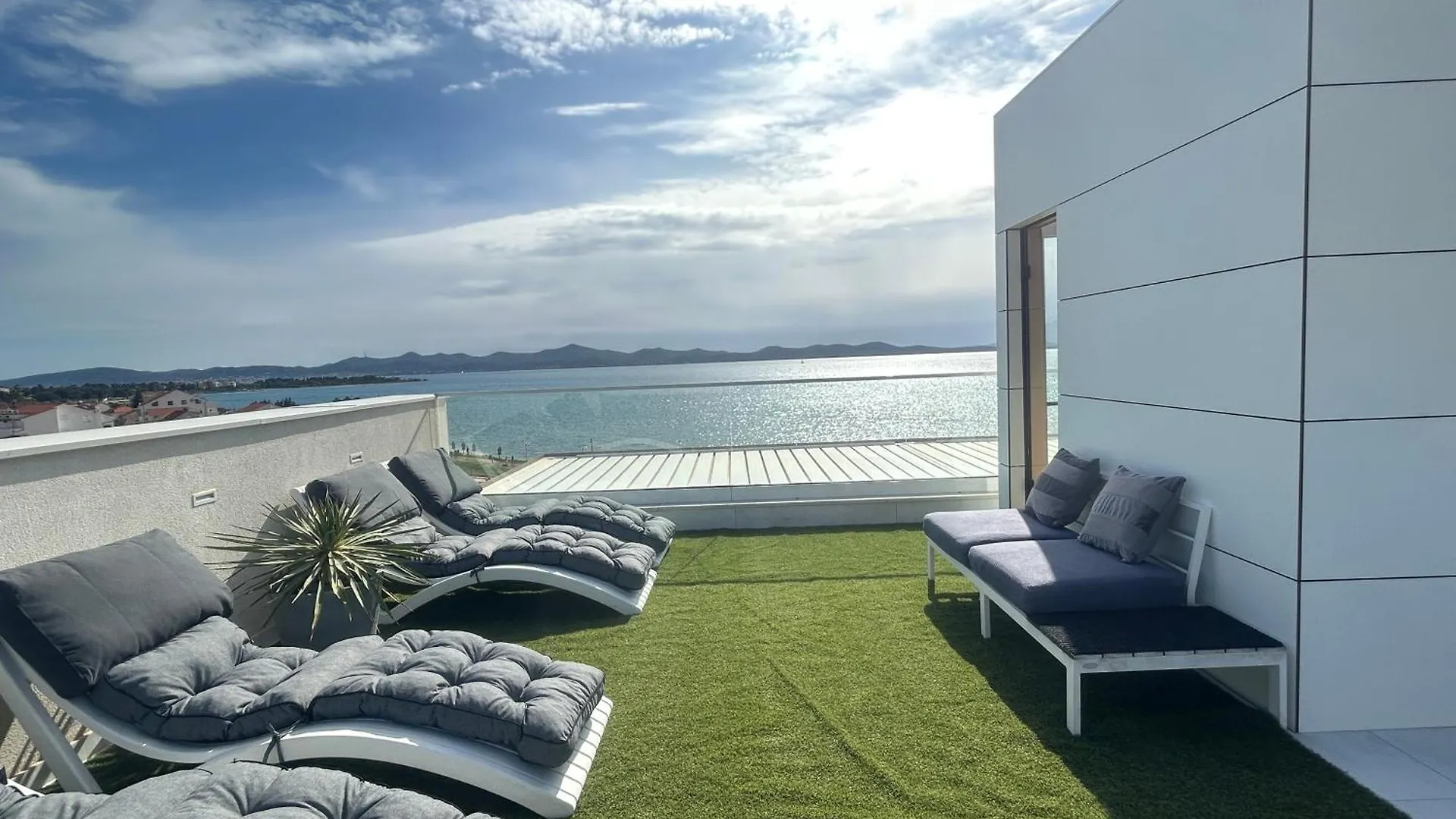 Sea View Luxury Penthouse With Sauna, Jacuzzi And Pool In Villa Zadar Superior アパート